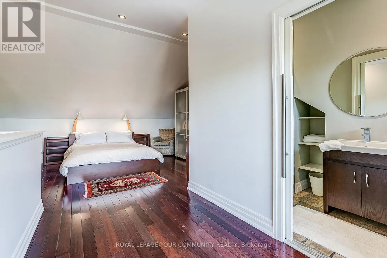 13 HOWLAND ROAD