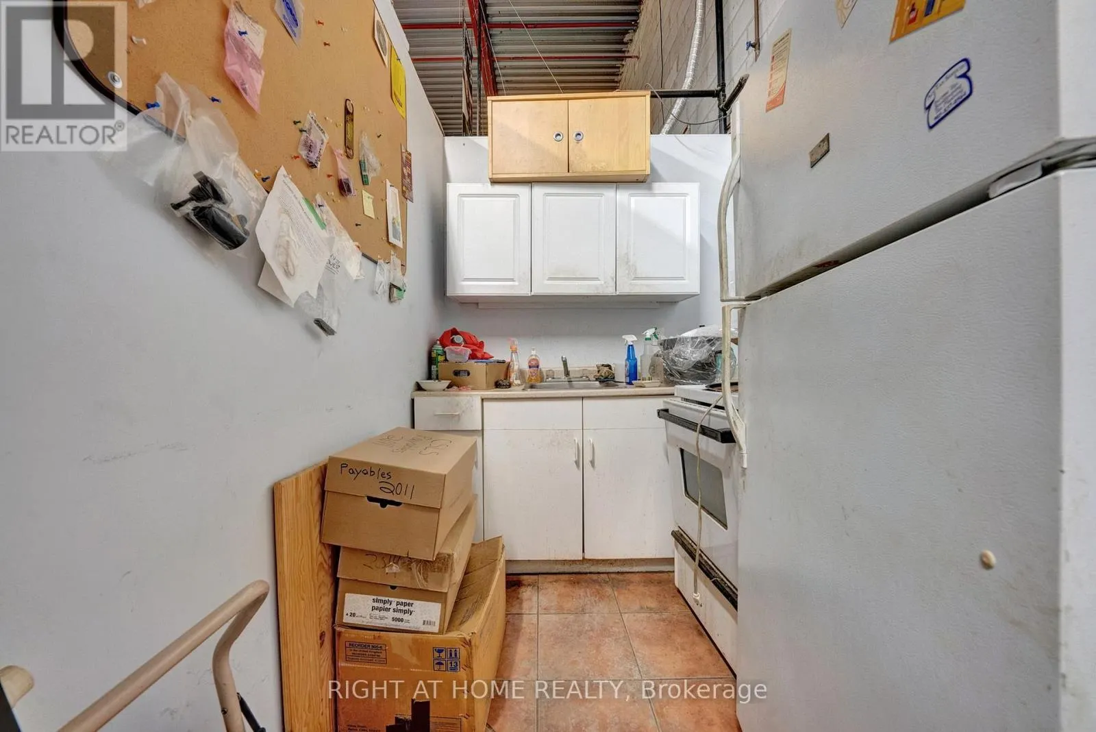 16 - 520 WESTNEY ROAD S