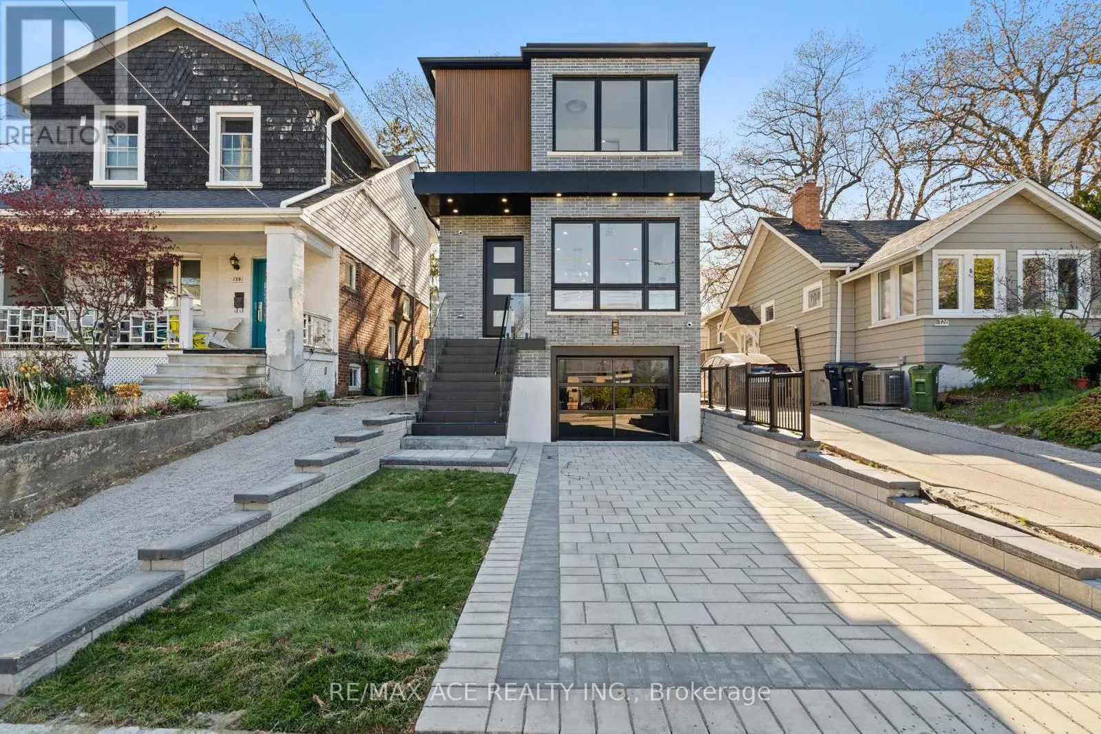 122 WARDEN AVENUE