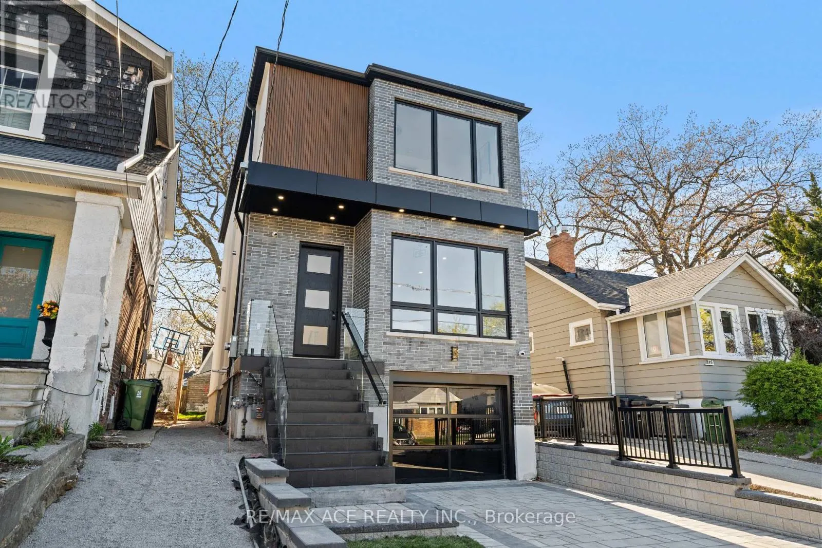 122 WARDEN AVENUE
