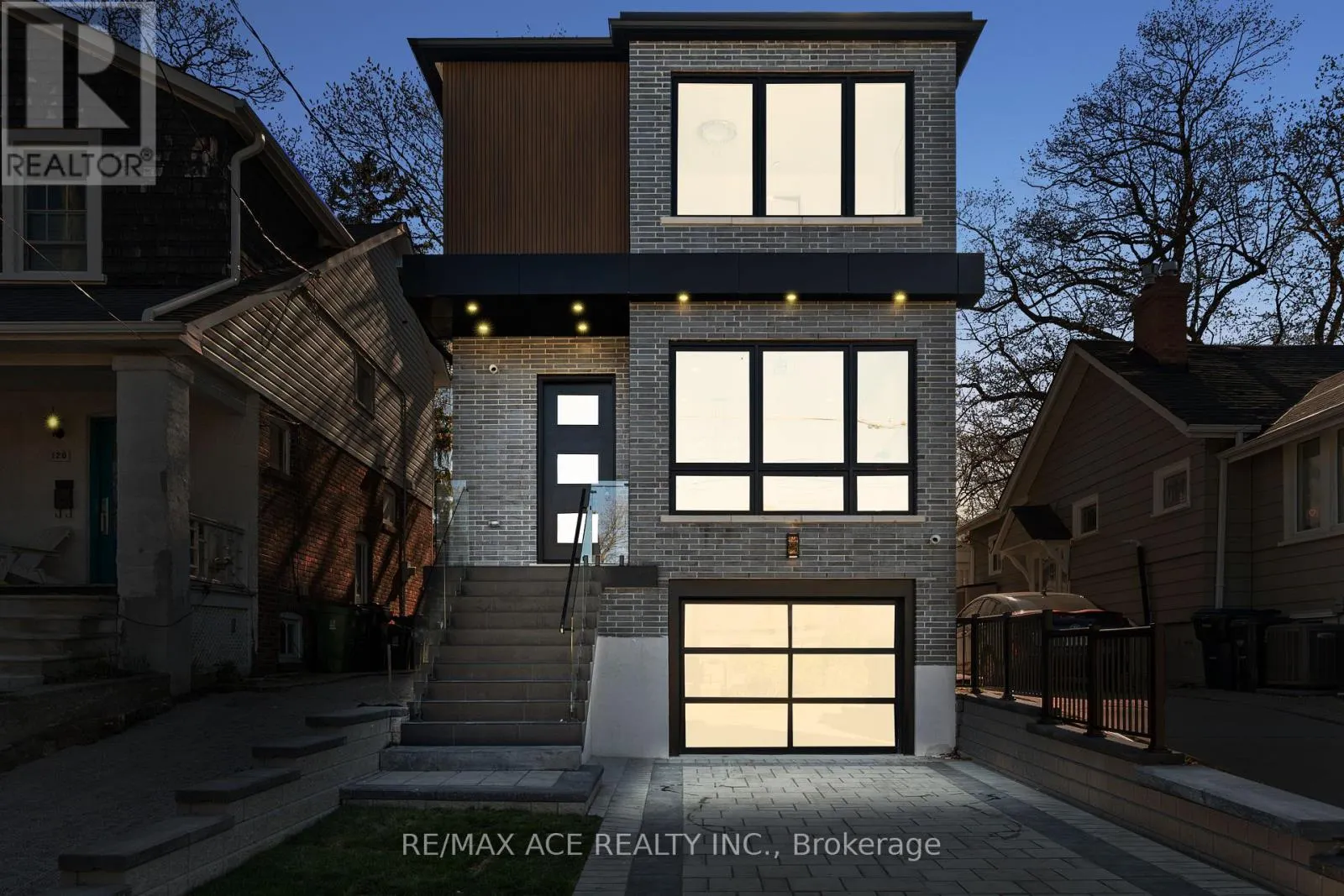 122 WARDEN AVENUE