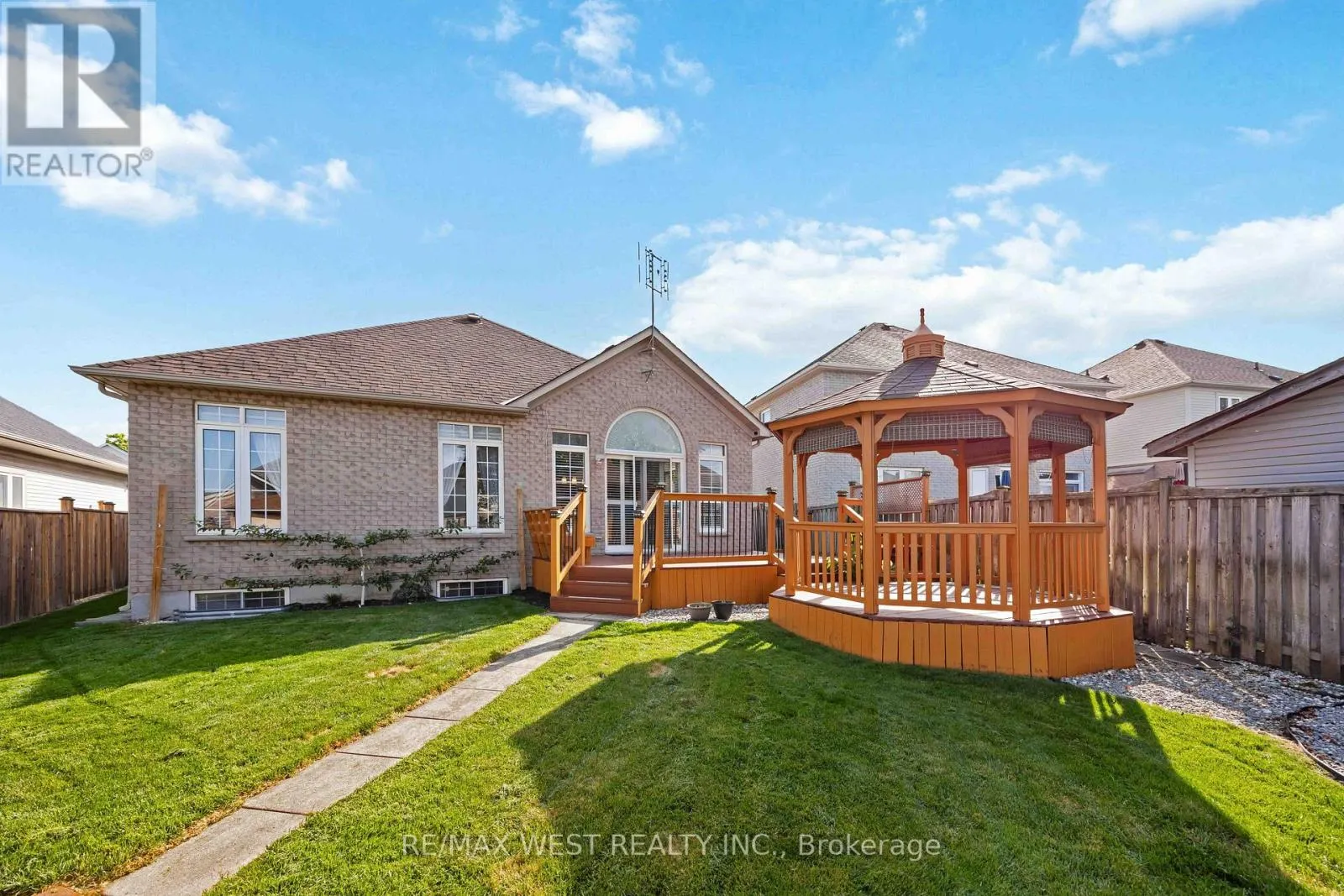 636 FAYWOOD CRESCENT