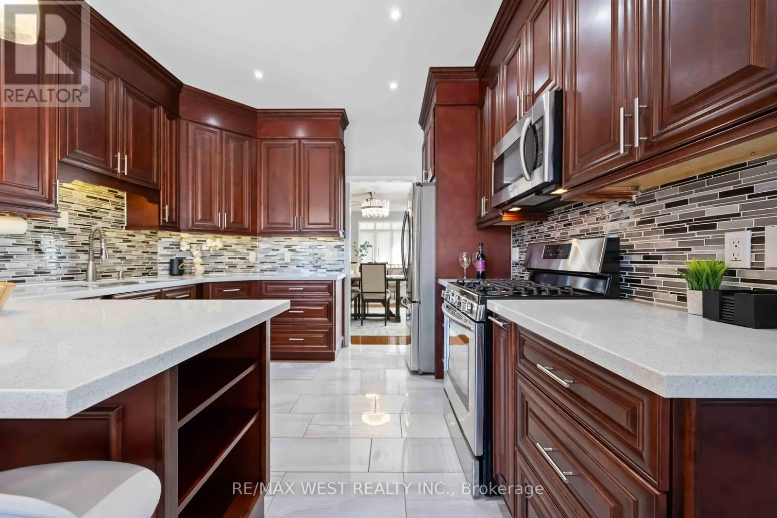 636 FAYWOOD CRESCENT
