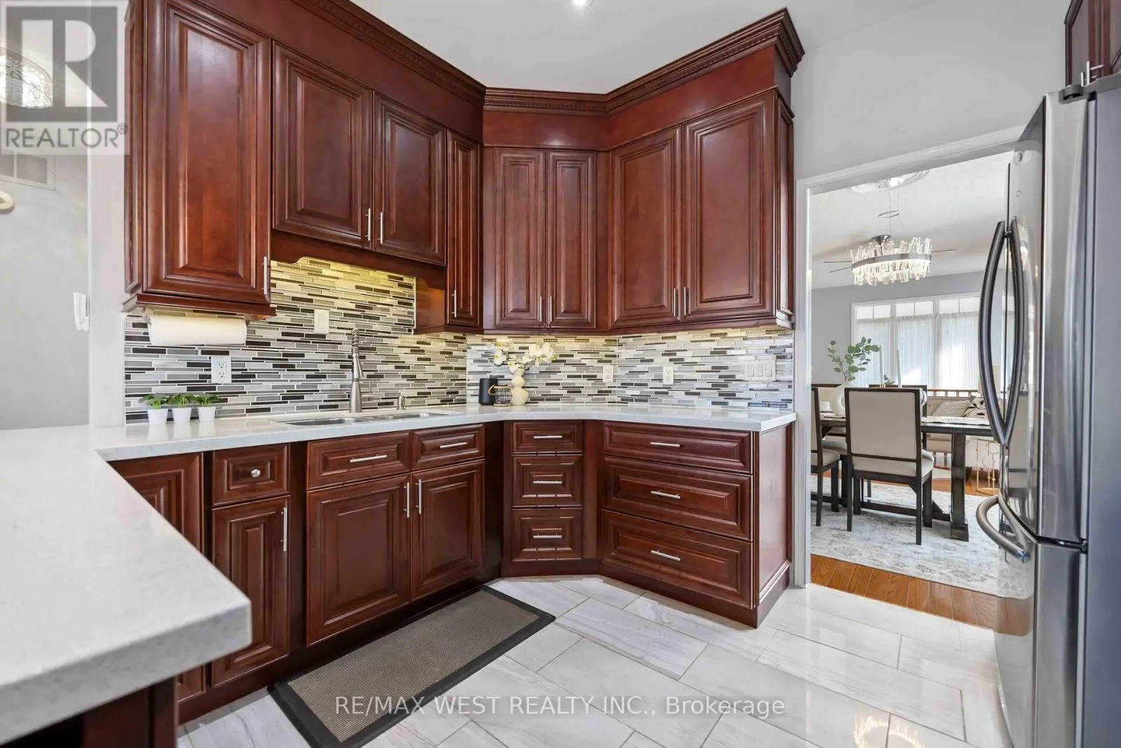 636 FAYWOOD CRESCENT
