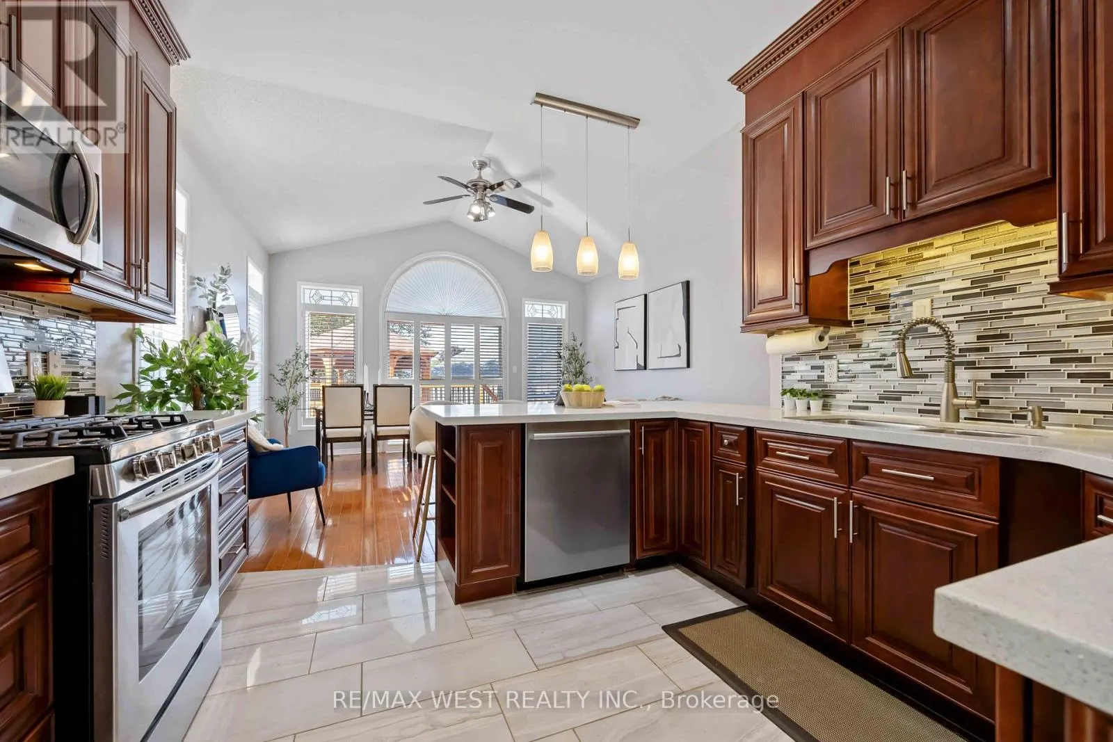 636 FAYWOOD CRESCENT