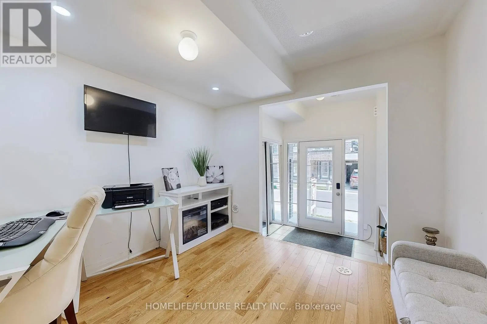 224 LORD ELGIN LANE