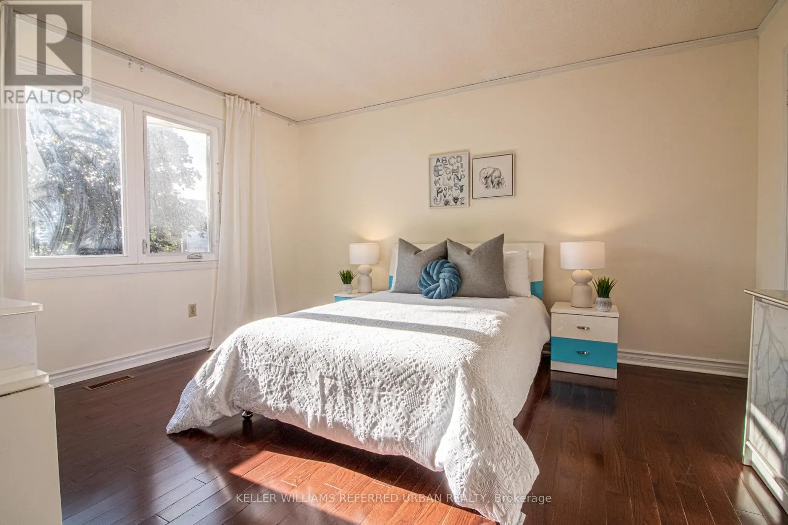 63 HOLMBUSH CRESCENT