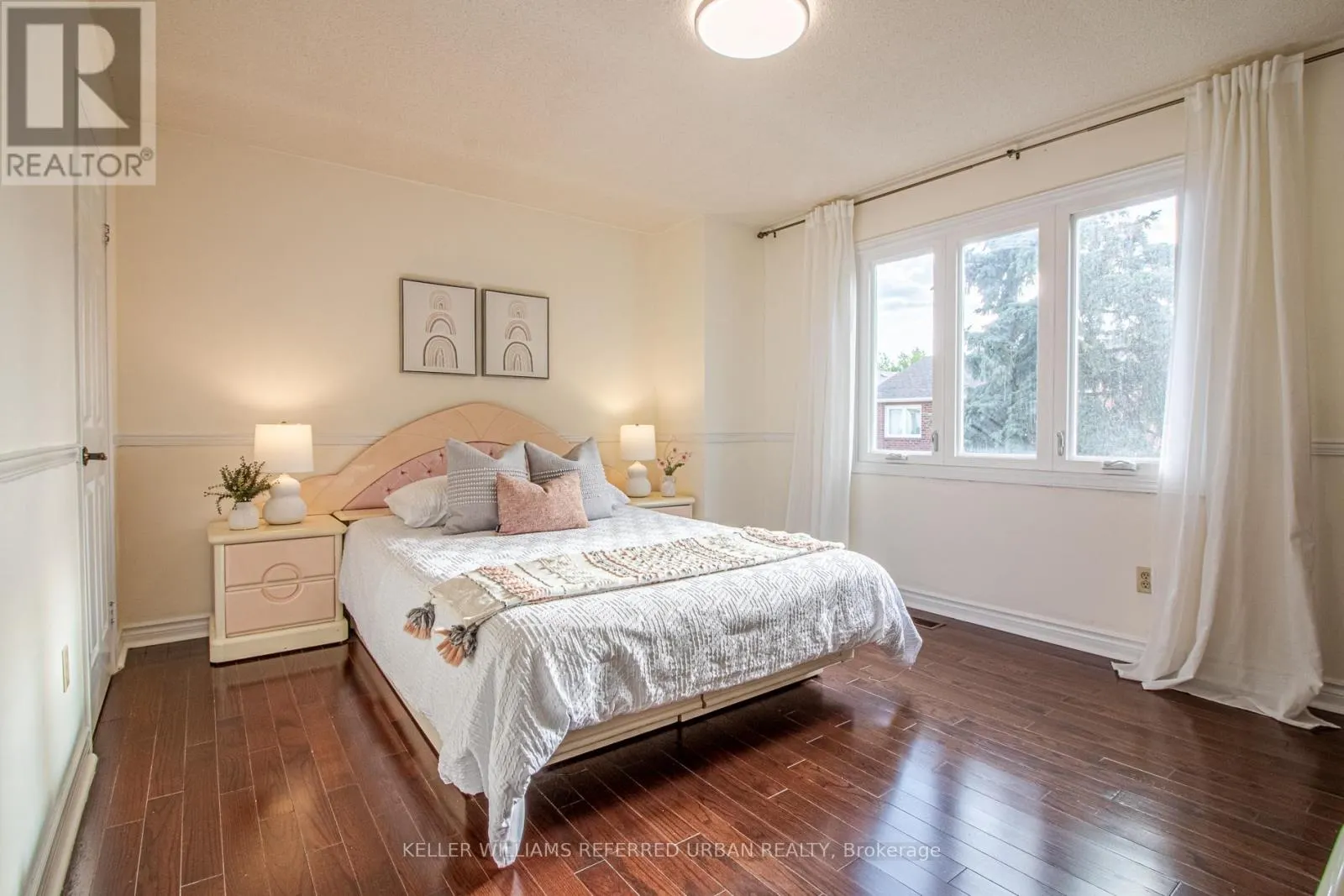 63 HOLMBUSH CRESCENT