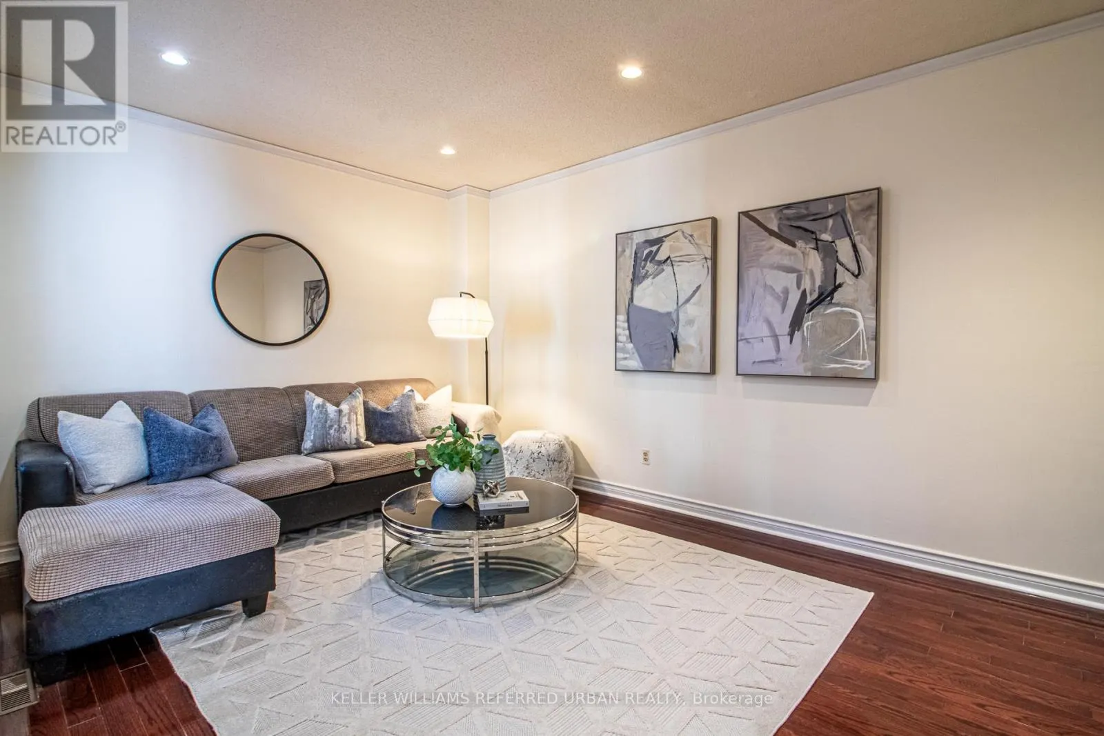 63 HOLMBUSH CRESCENT