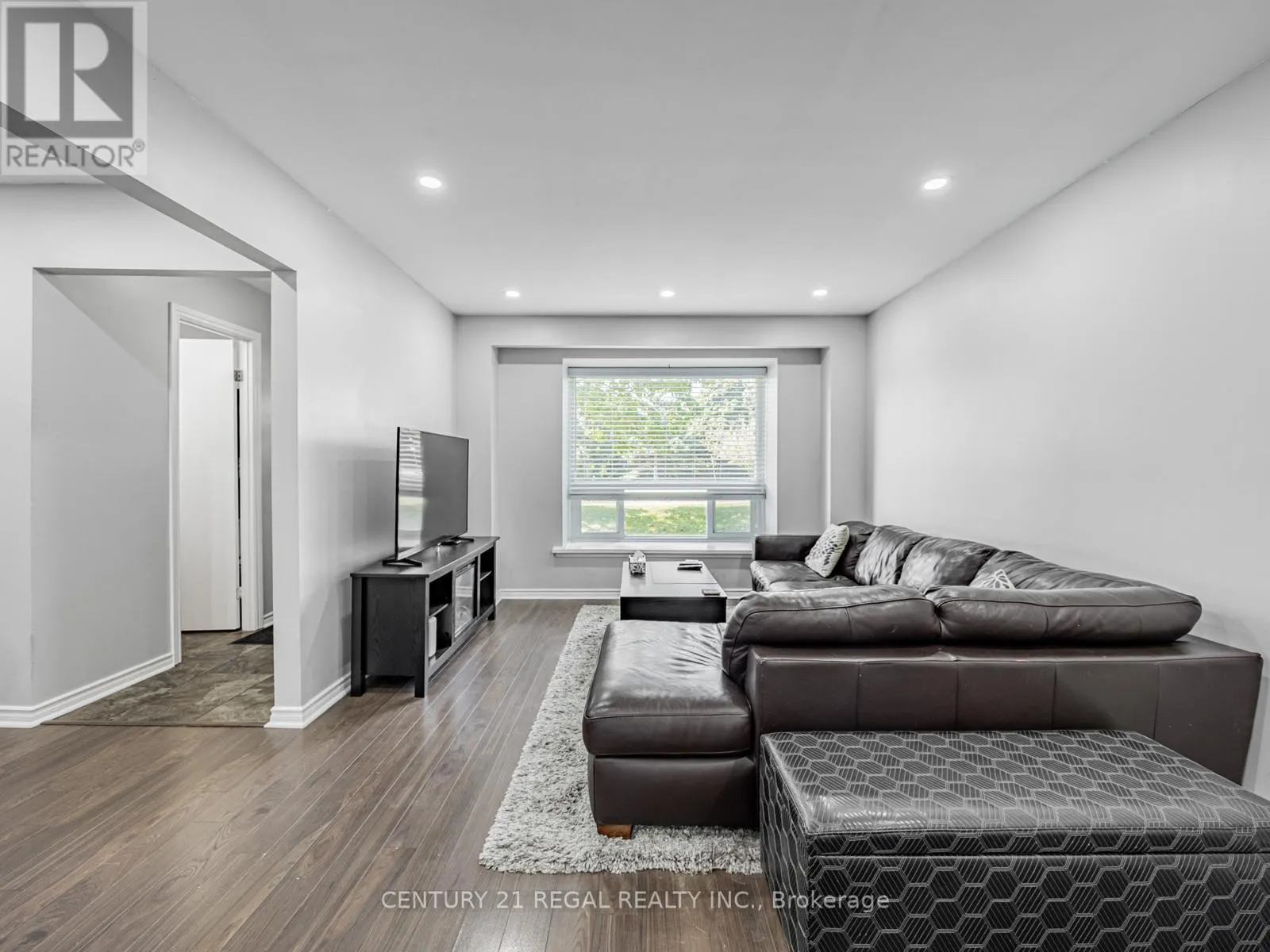 4 GROVES LANE