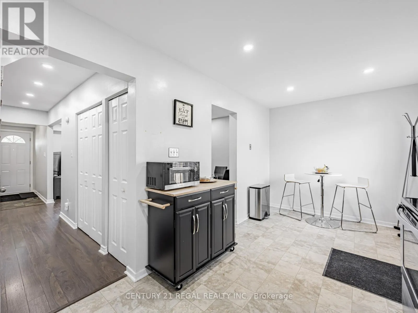 4 GROVES LANE