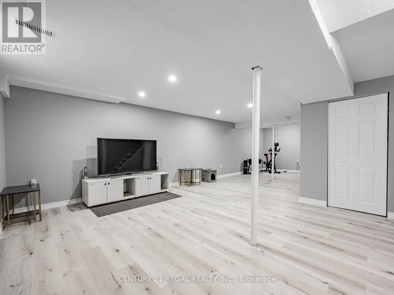 4 GROVES LANE