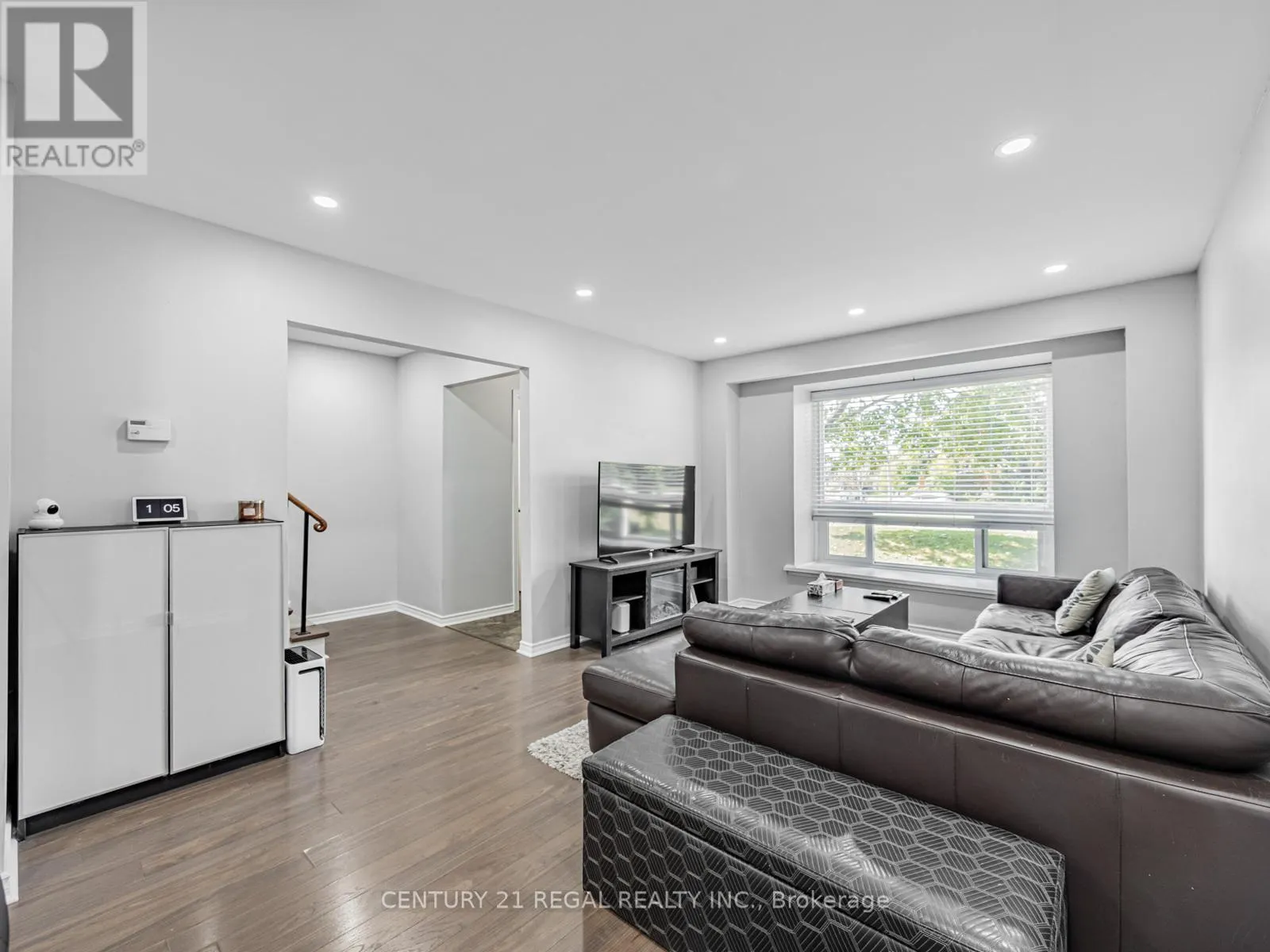 4 GROVES LANE
