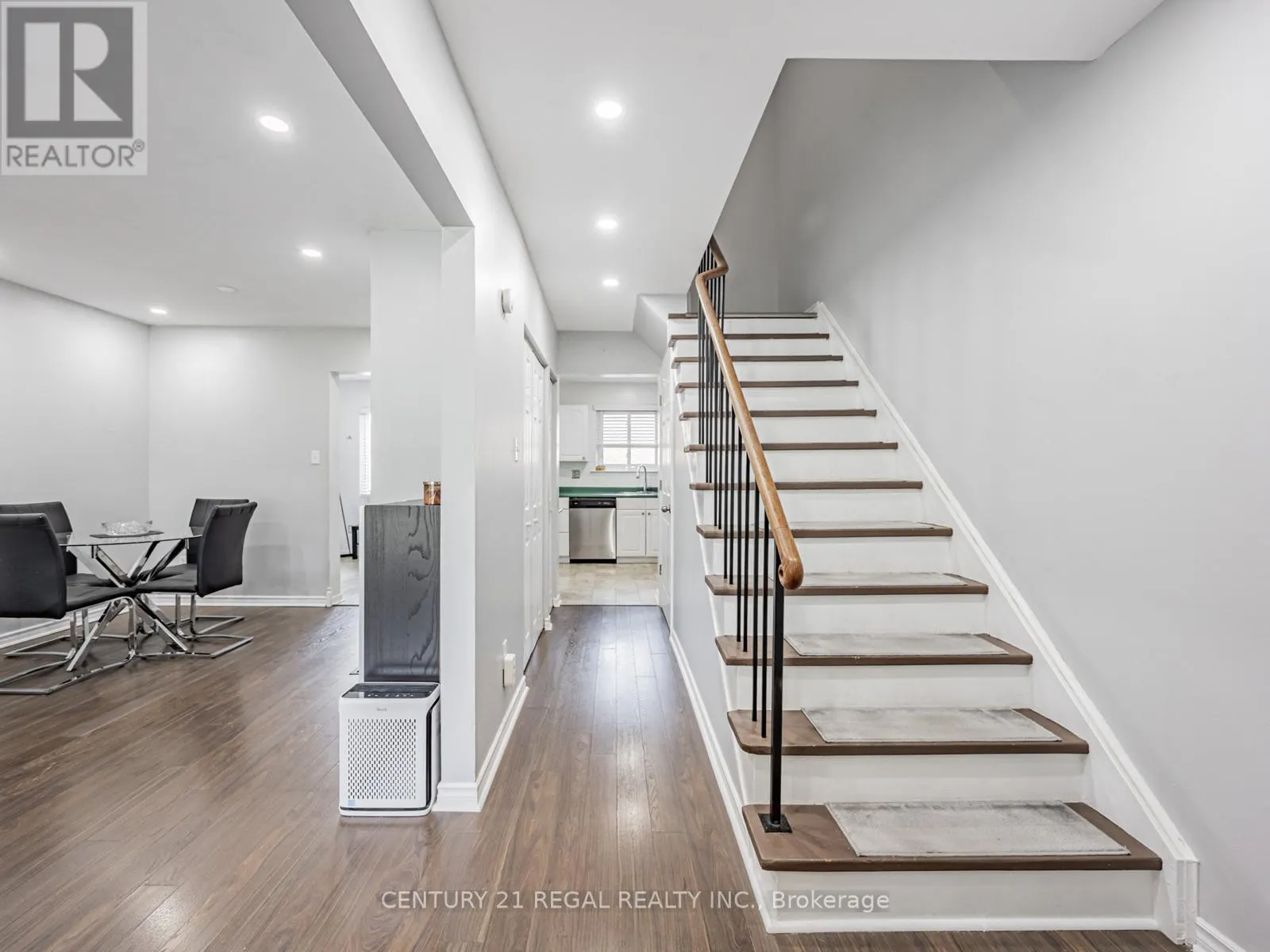 4 GROVES LANE