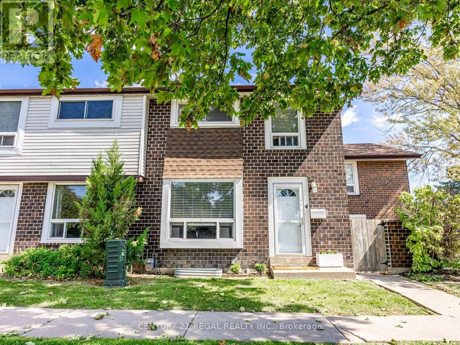4 GROVES LANE