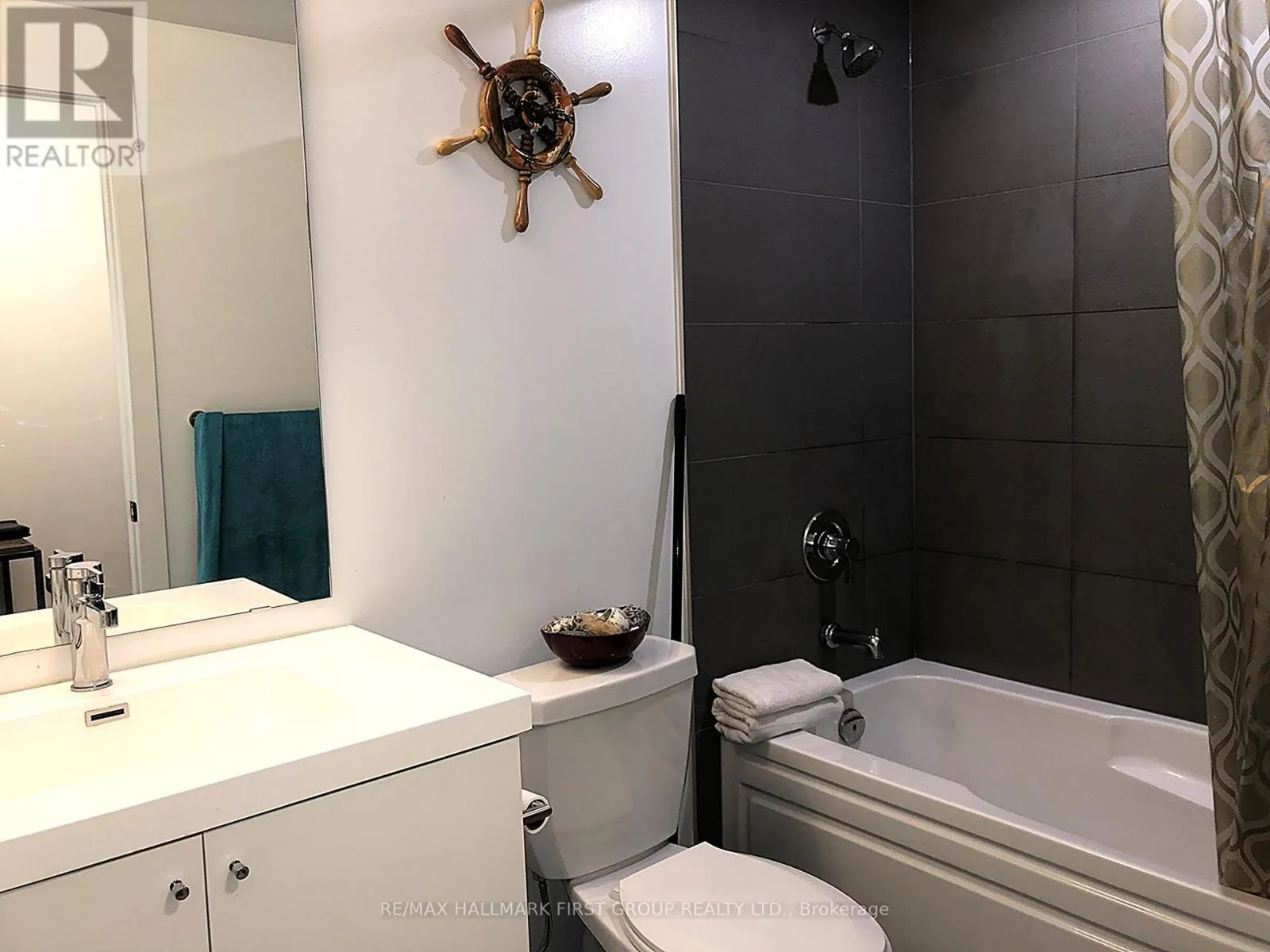 202 - 2545 SIMCOE STREET N, #202
