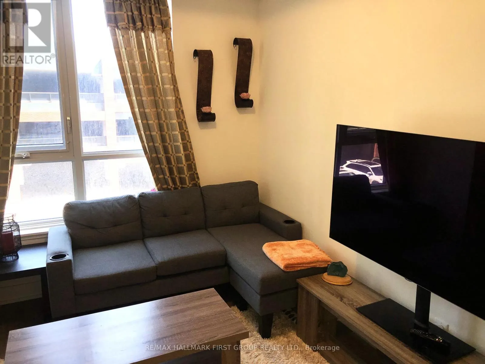 202 - 2545 SIMCOE STREET N, #202
