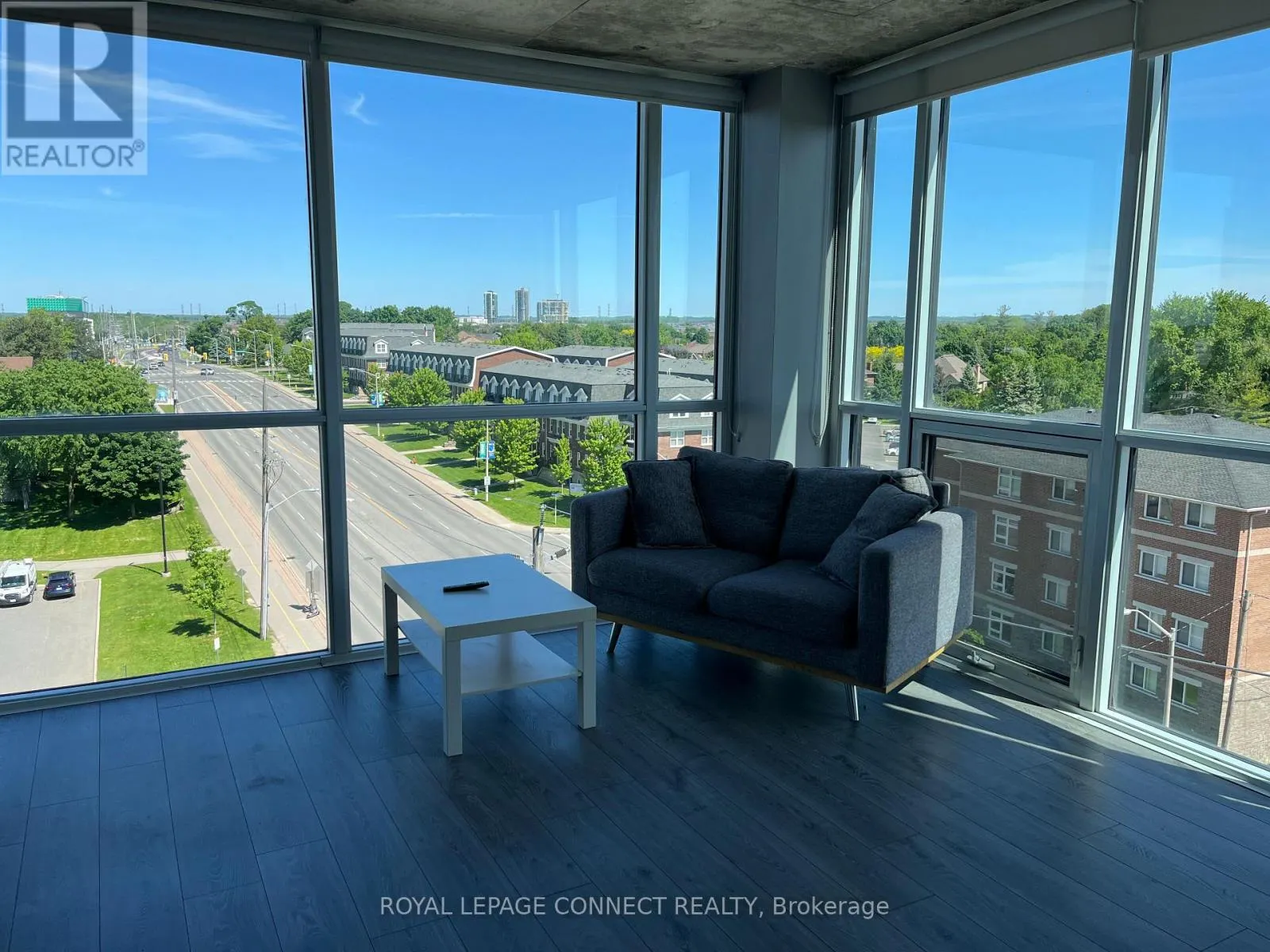 731 - 1900 SIMCOE STREET N