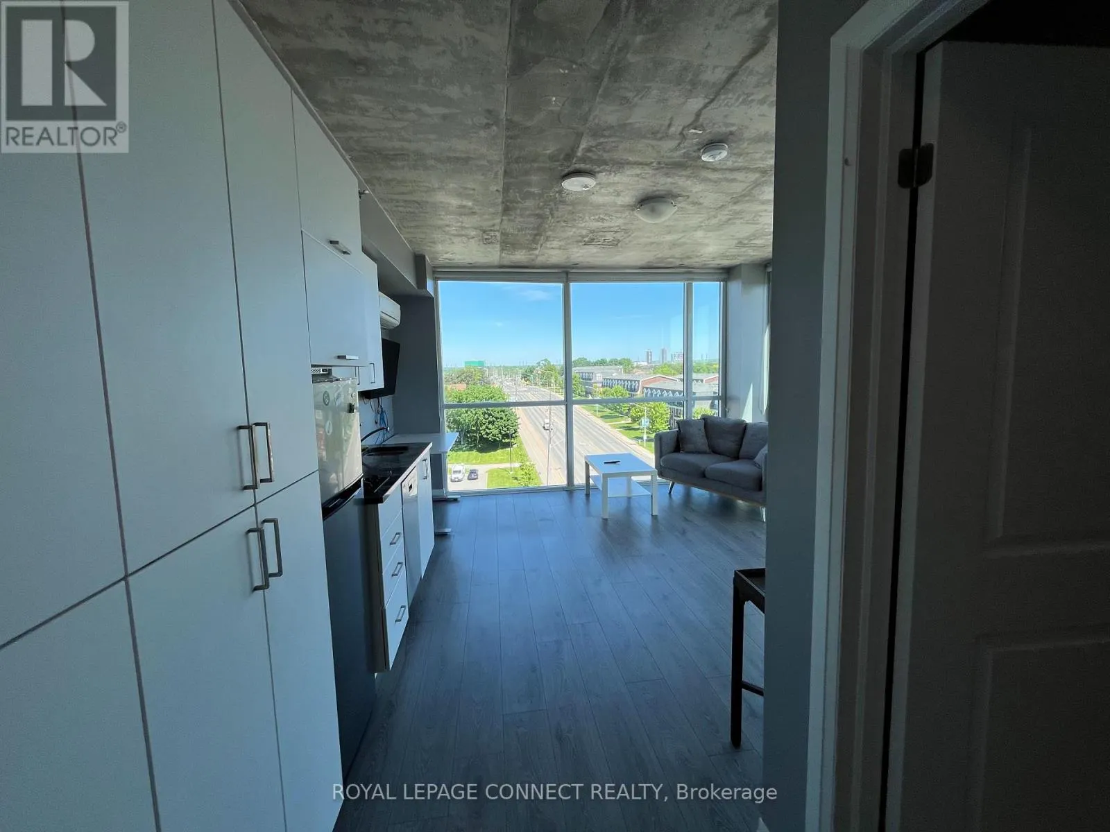 731 - 1900 SIMCOE STREET N