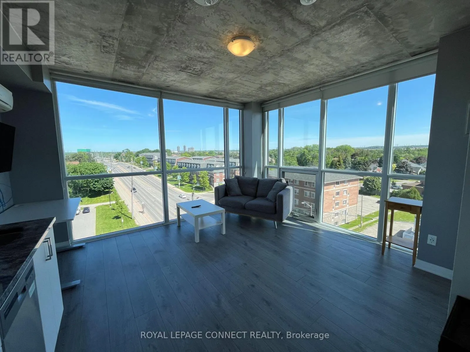 731 - 1900 SIMCOE STREET N