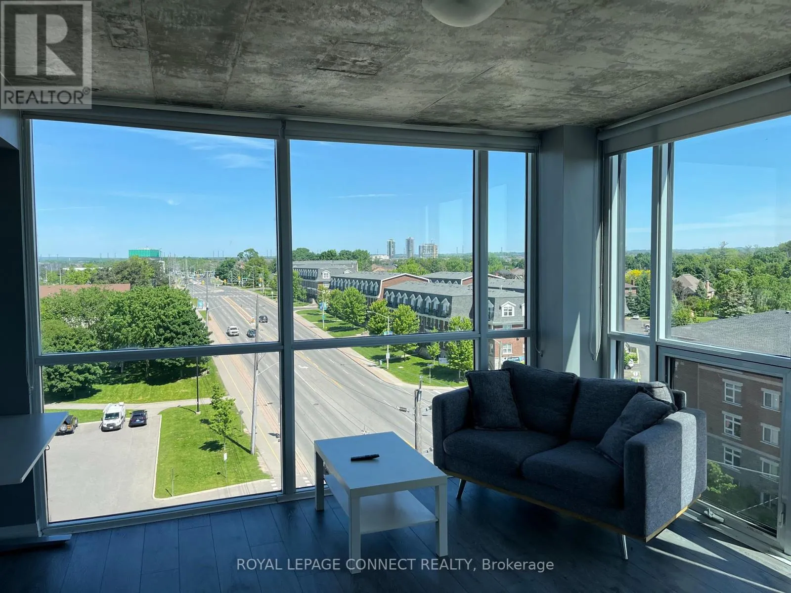 731 - 1900 SIMCOE STREET N