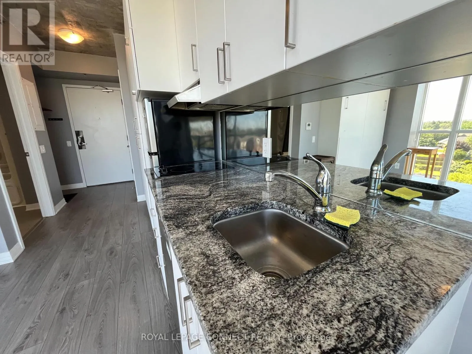 731 - 1900 SIMCOE STREET N