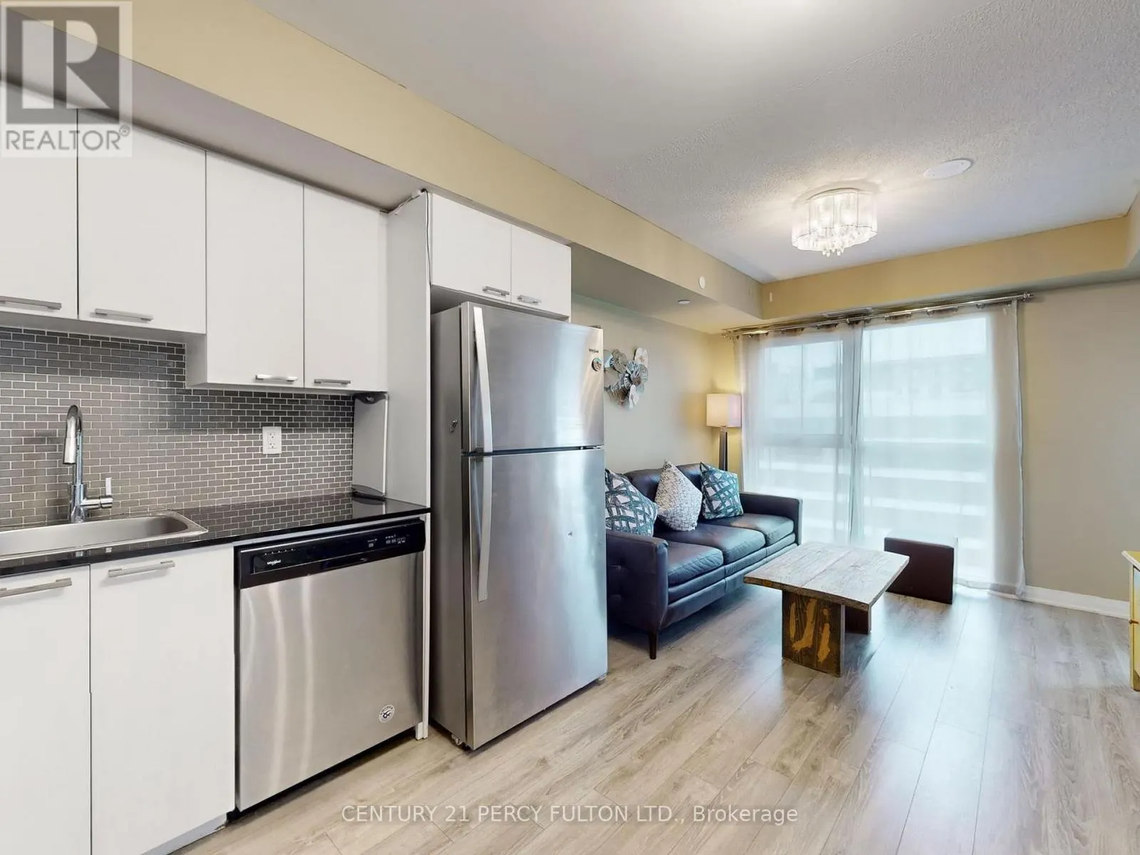 1504 - 2152 LAWRENCE AVENUE E