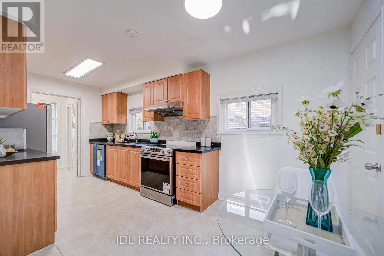 6 NORHEAD AVENUE