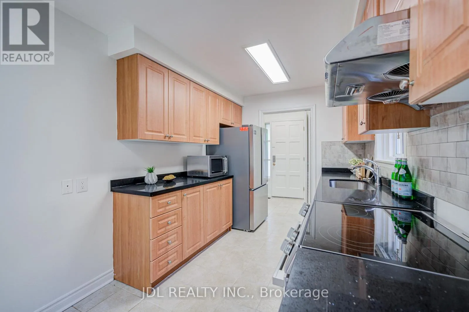 6 NORHEAD AVENUE