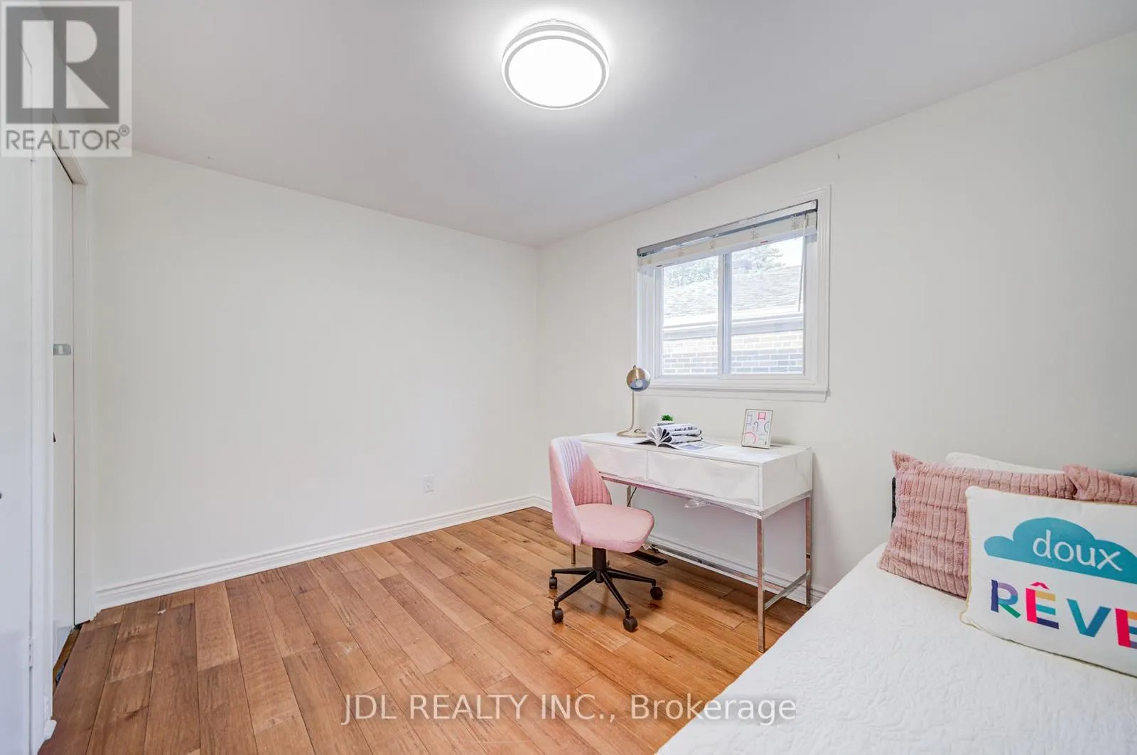 6 NORHEAD AVENUE