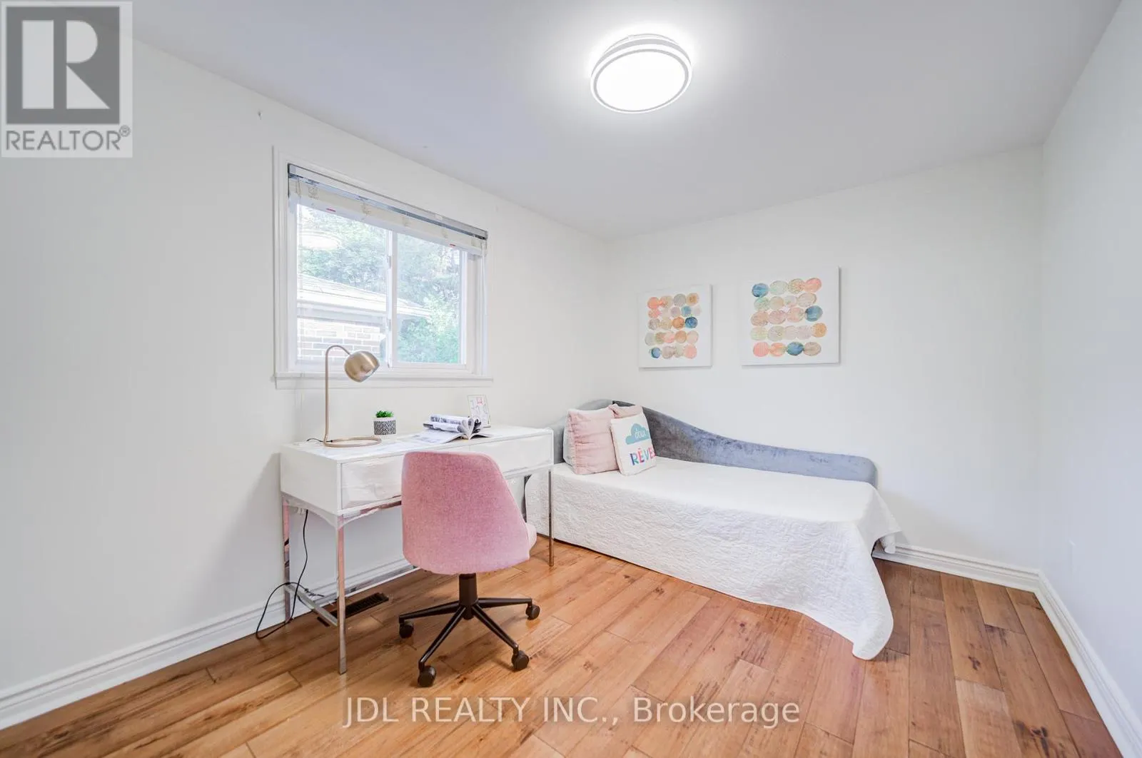 6 NORHEAD AVENUE