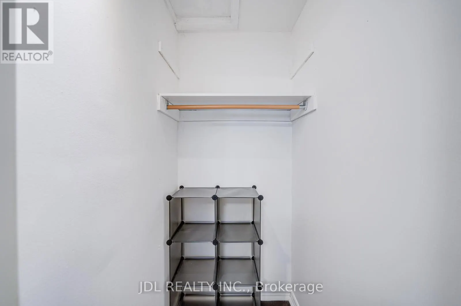 6 NORHEAD AVENUE