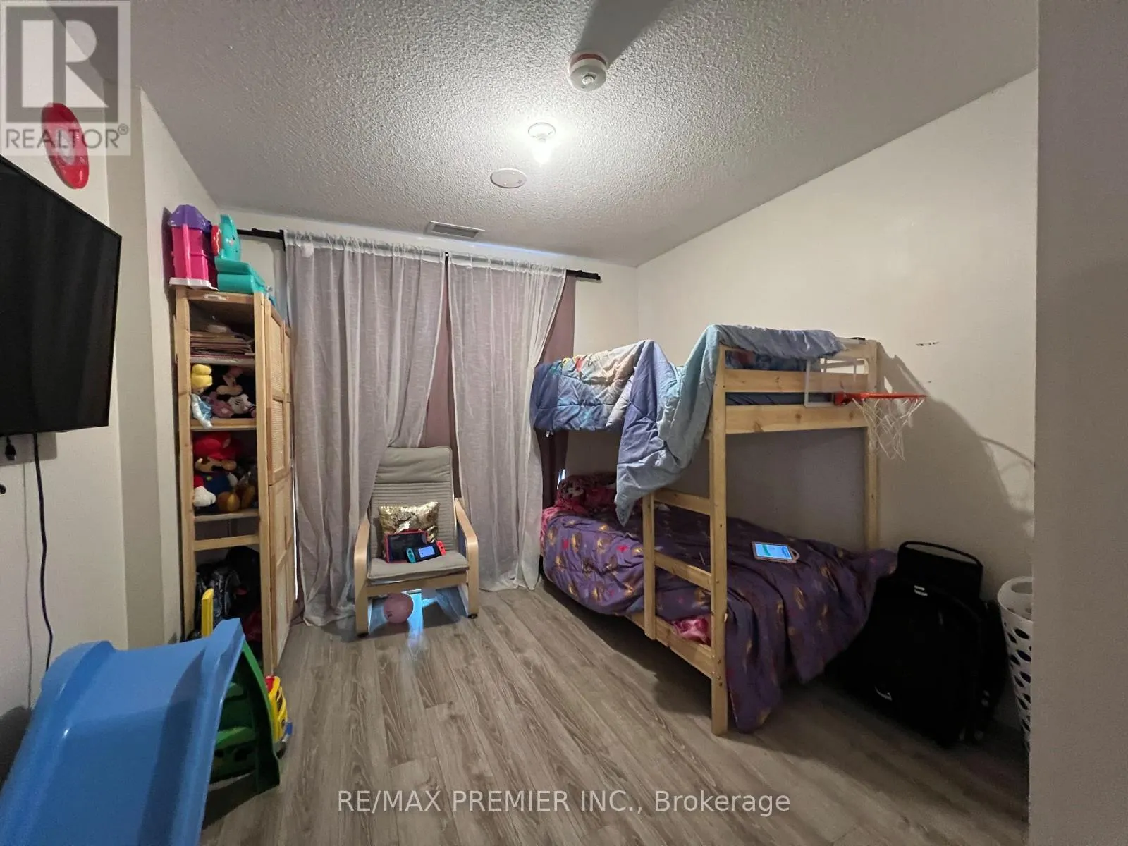 PH12 - 2150 LAWRENCE AVENUE E
