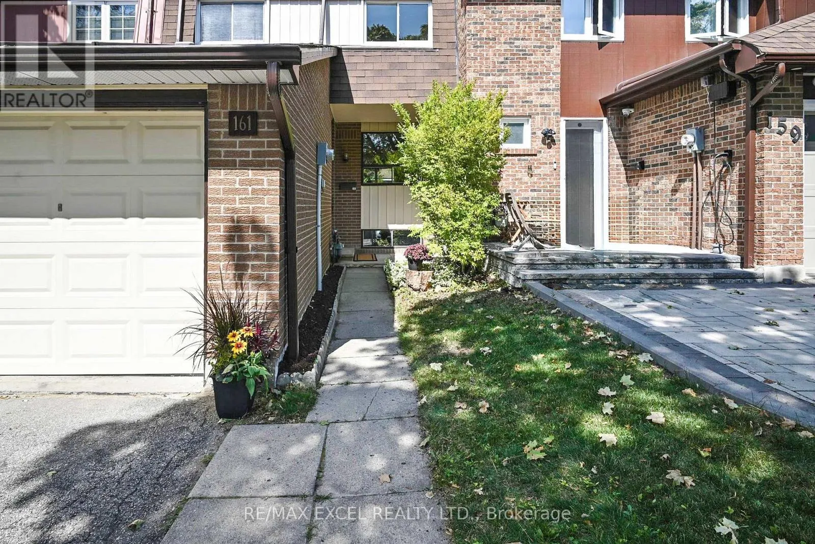 161 CAROLBREEN SQUARE