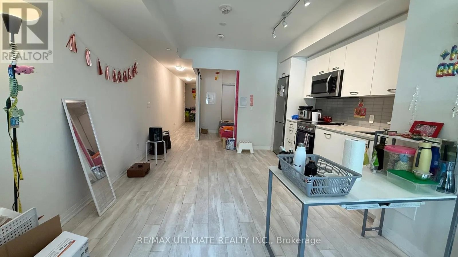 301 - 1630 QUEEN STREET E