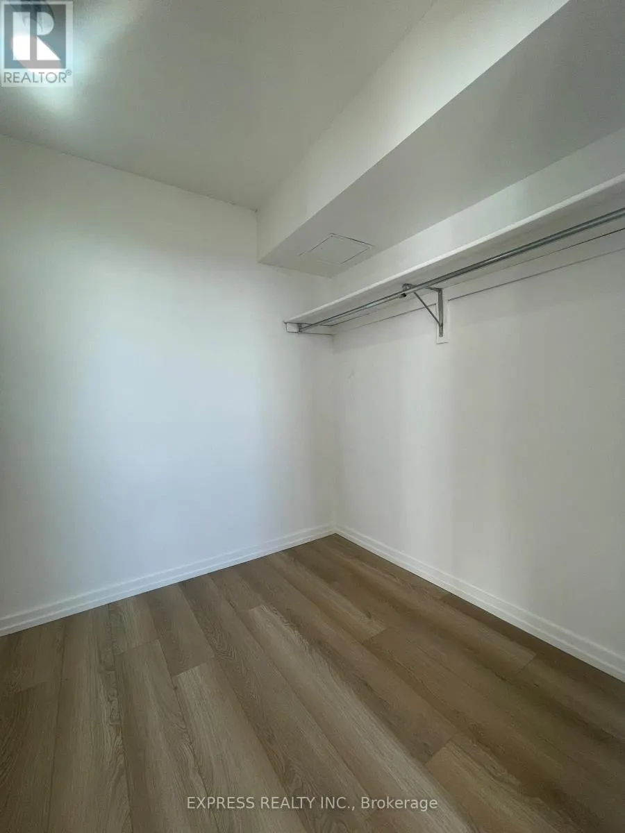 917 - 2460 EGLINTON AVENUE E