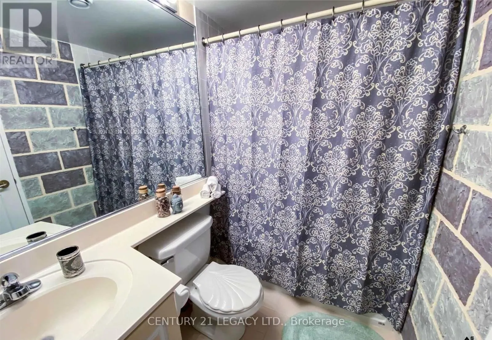 802 - 18 LEE CENTRE DRIVE