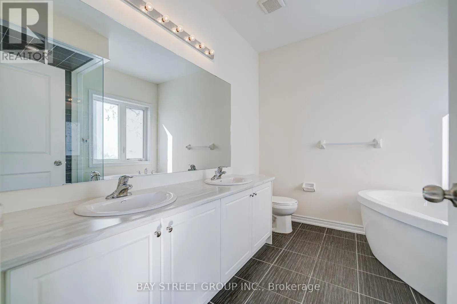 2643 DELPHINIUM TRAIL