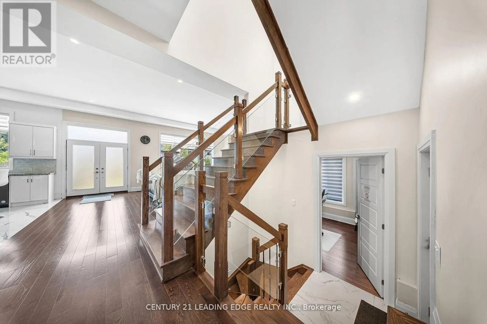 736 HILLVIEW CRESCENT