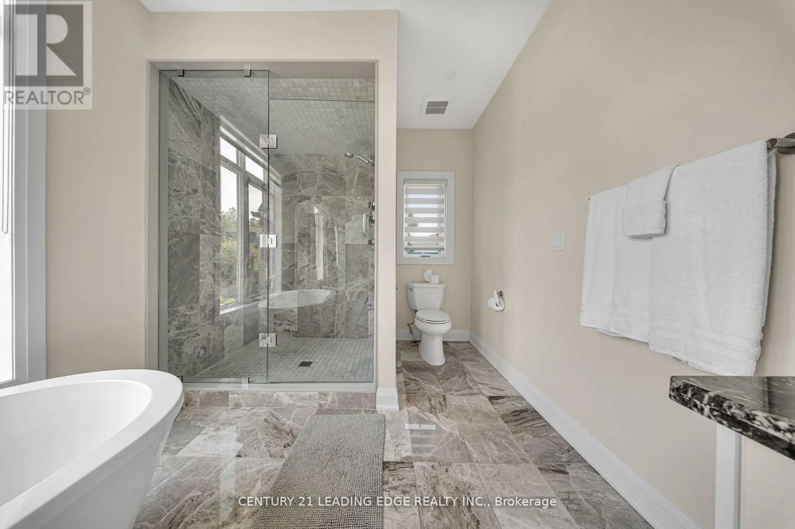 736 HILLVIEW CRESCENT