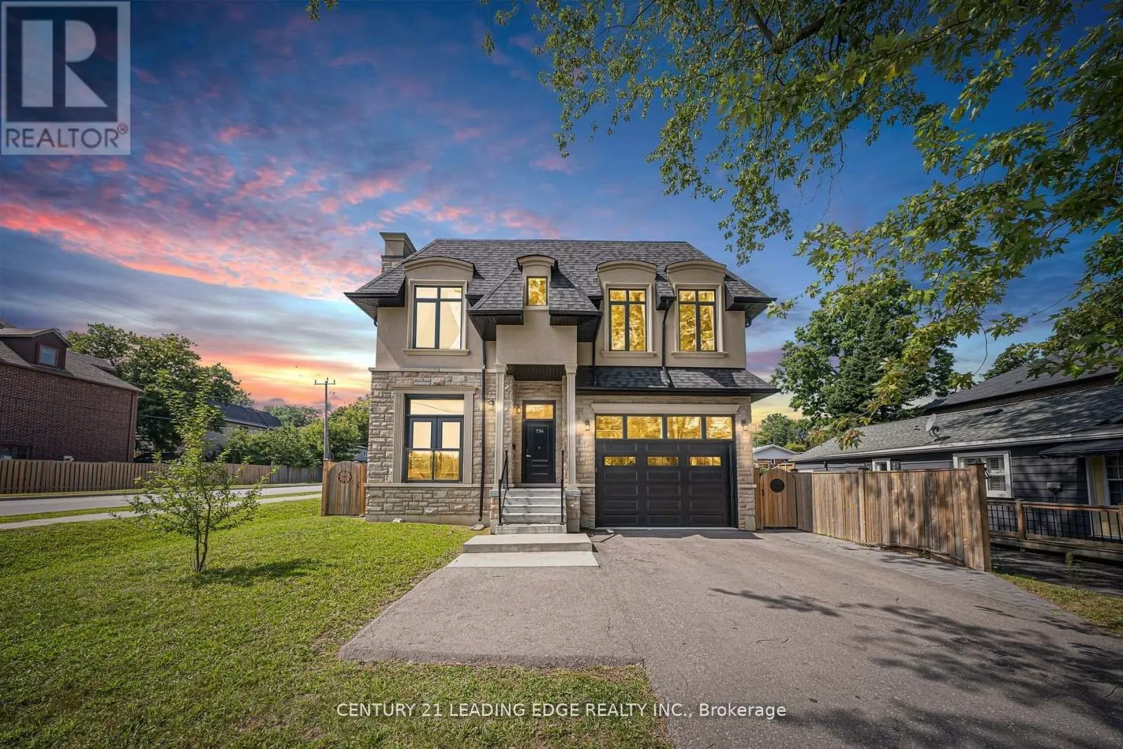 736 HILLVIEW CRESCENT