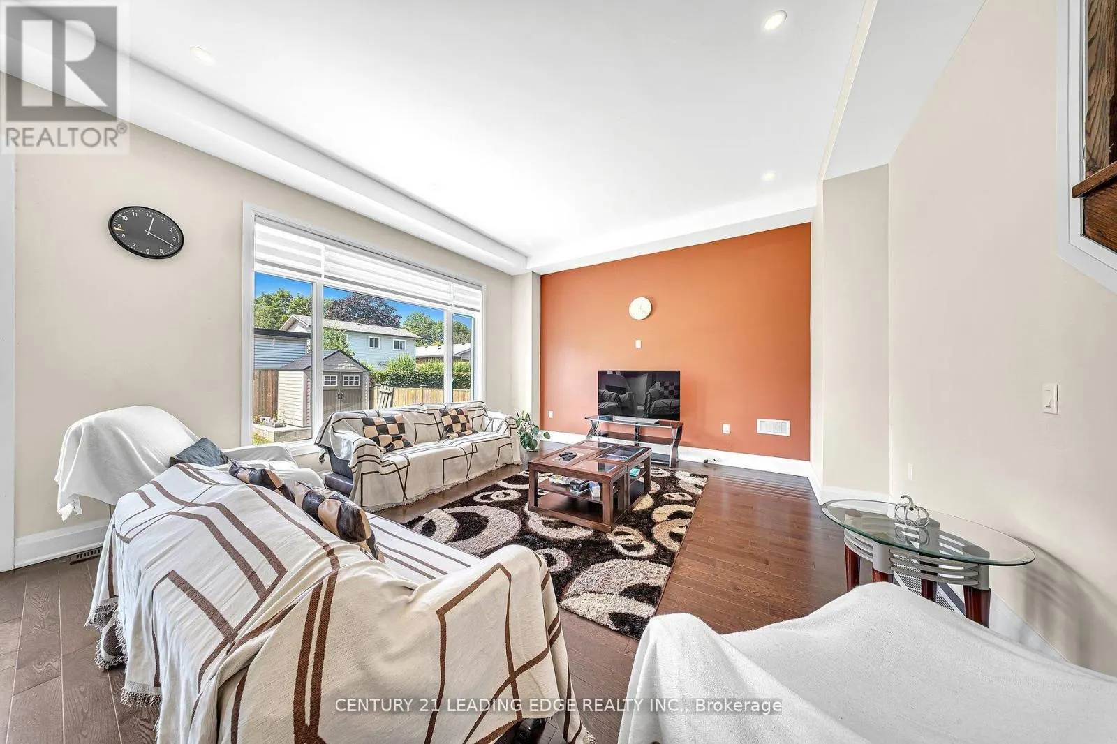 736 HILLVIEW CRESCENT