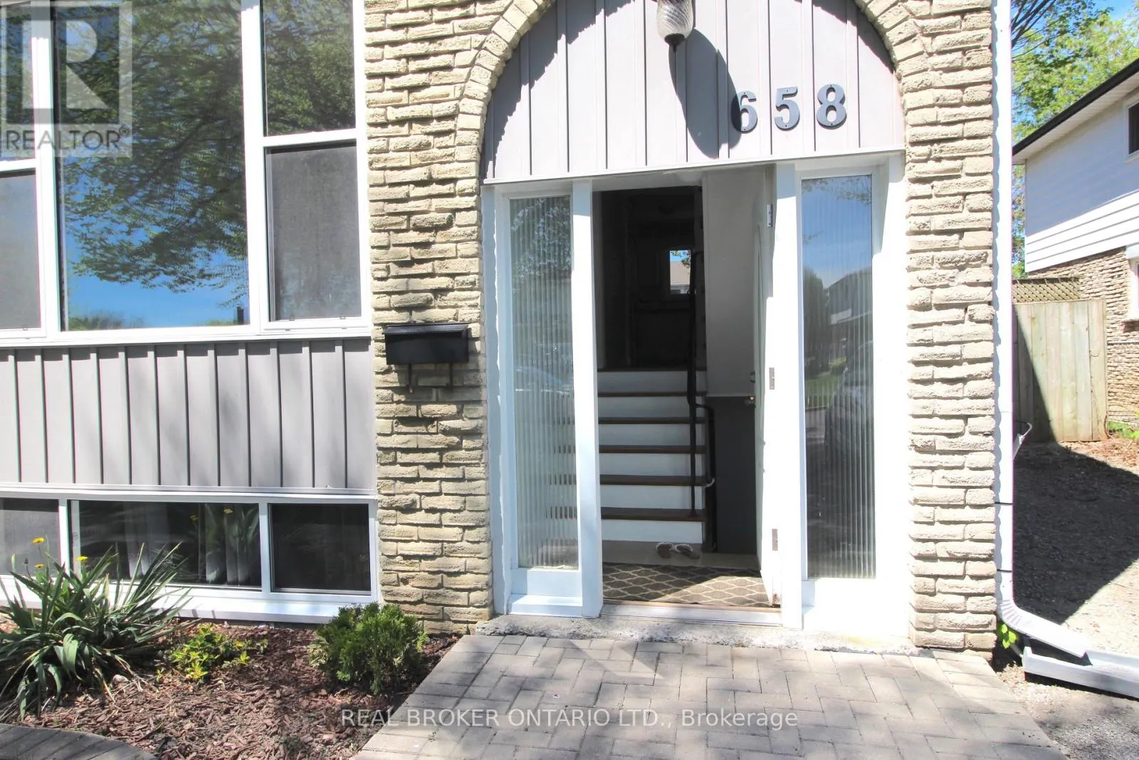658 BERWICK CRESCENT