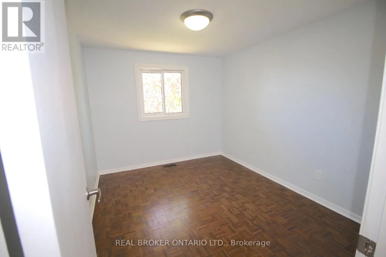 658 BERWICK CRESCENT
