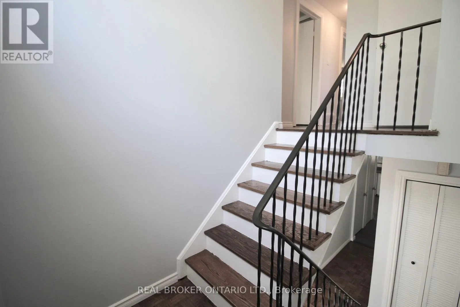 658 BERWICK CRESCENT