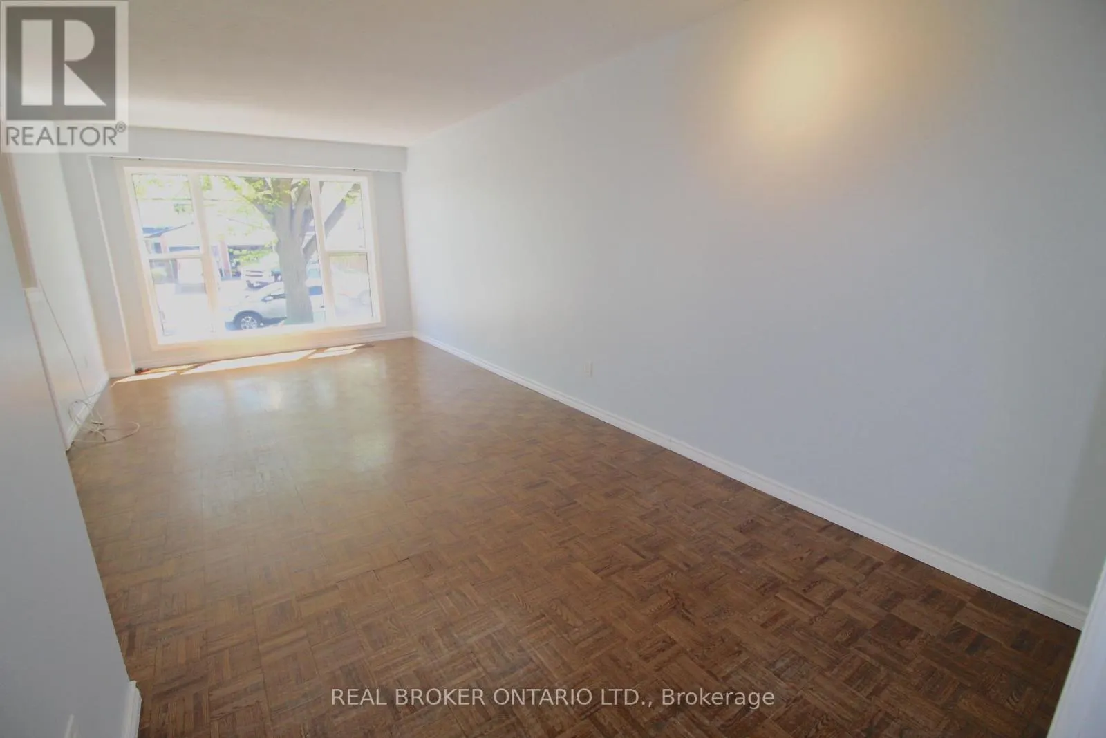 658 BERWICK CRESCENT