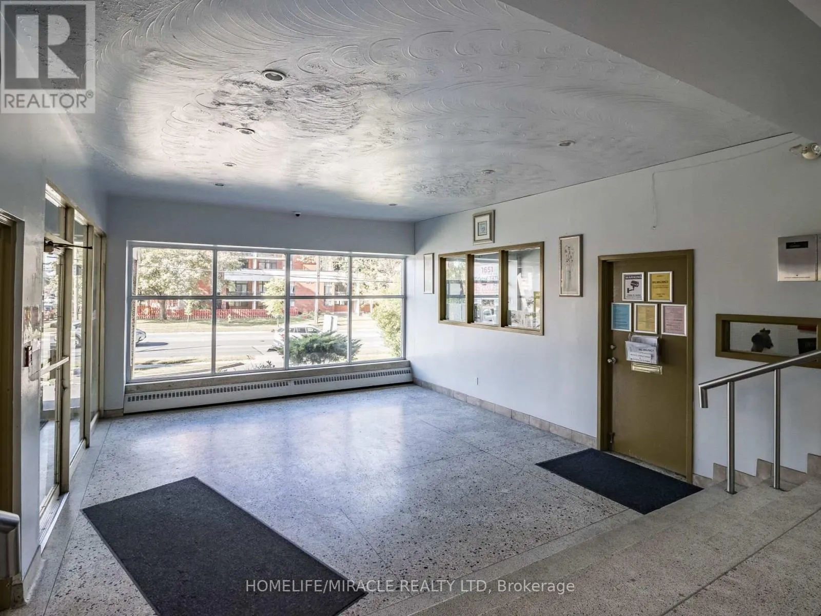 305 - 1651 VICTORIA PK AVENUE