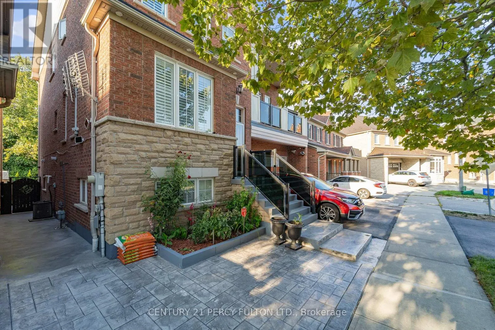 16 BRANDWOOD SQUARE