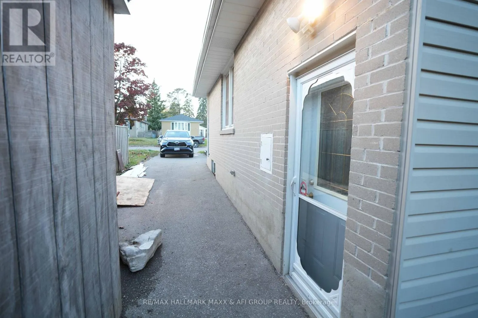 1315 SCUGOG AVENUE