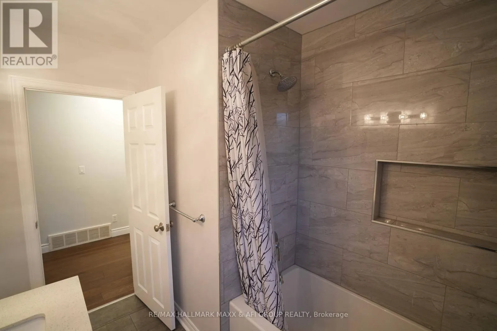 1315 SCUGOG AVENUE